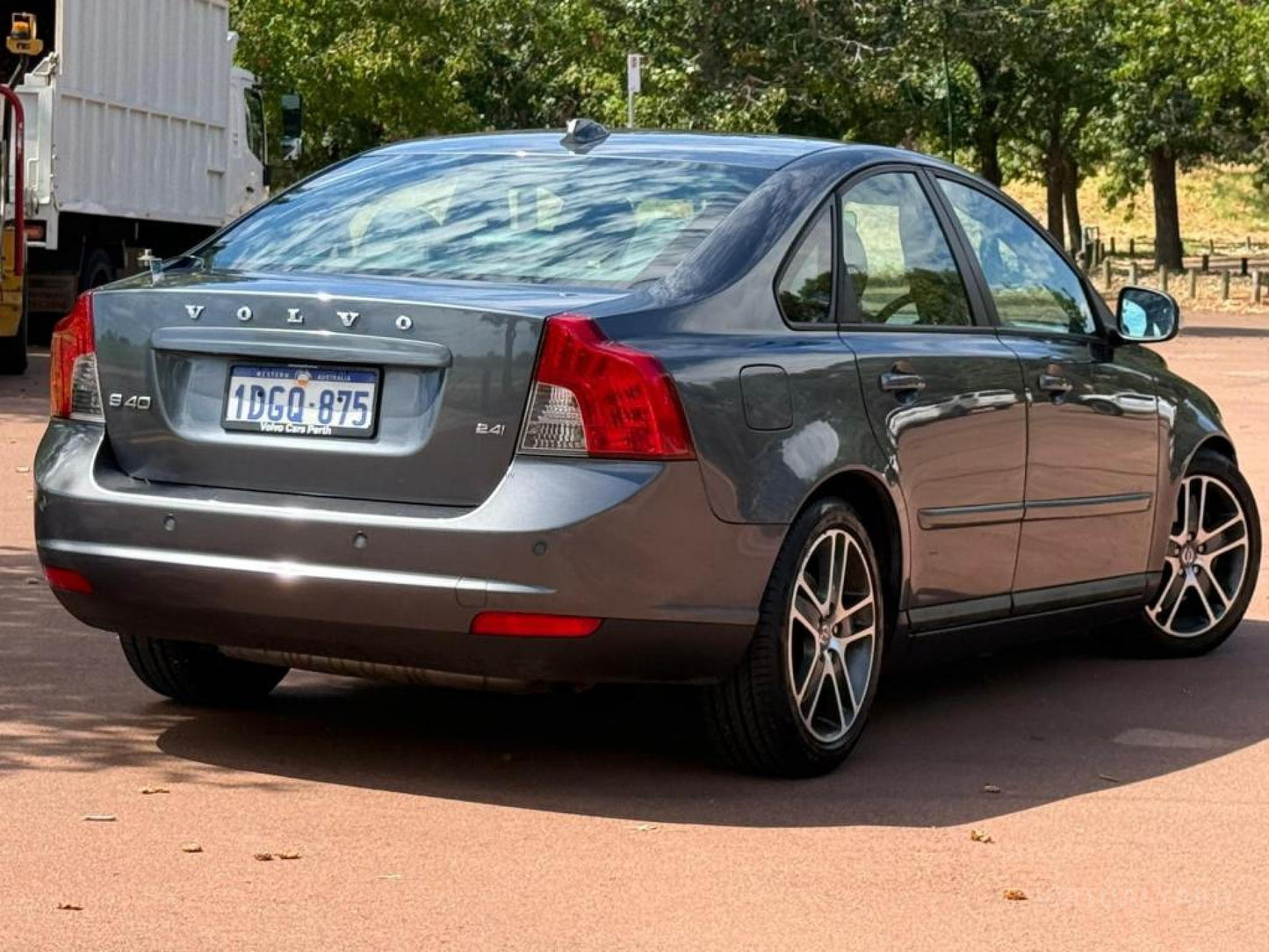 2010 VOLVO S40 S SEDAN 4DR SPTS AUTO 5SP 2.4I [MY10]